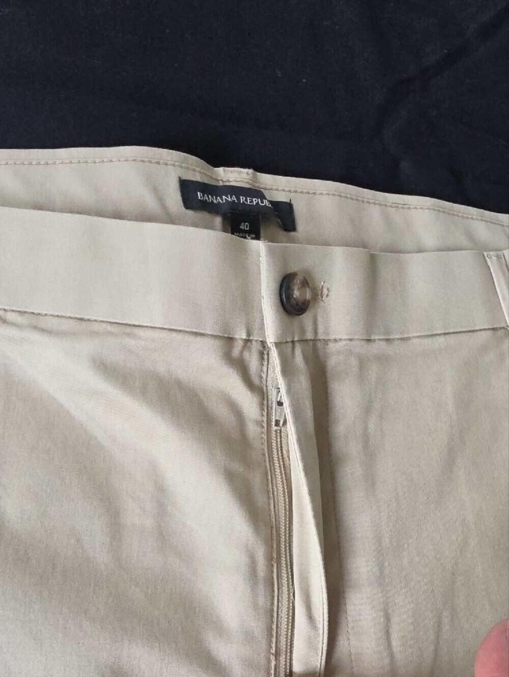 Banana Republic Men's Khaki Flat-Front Shorts - Picture 3 of 12